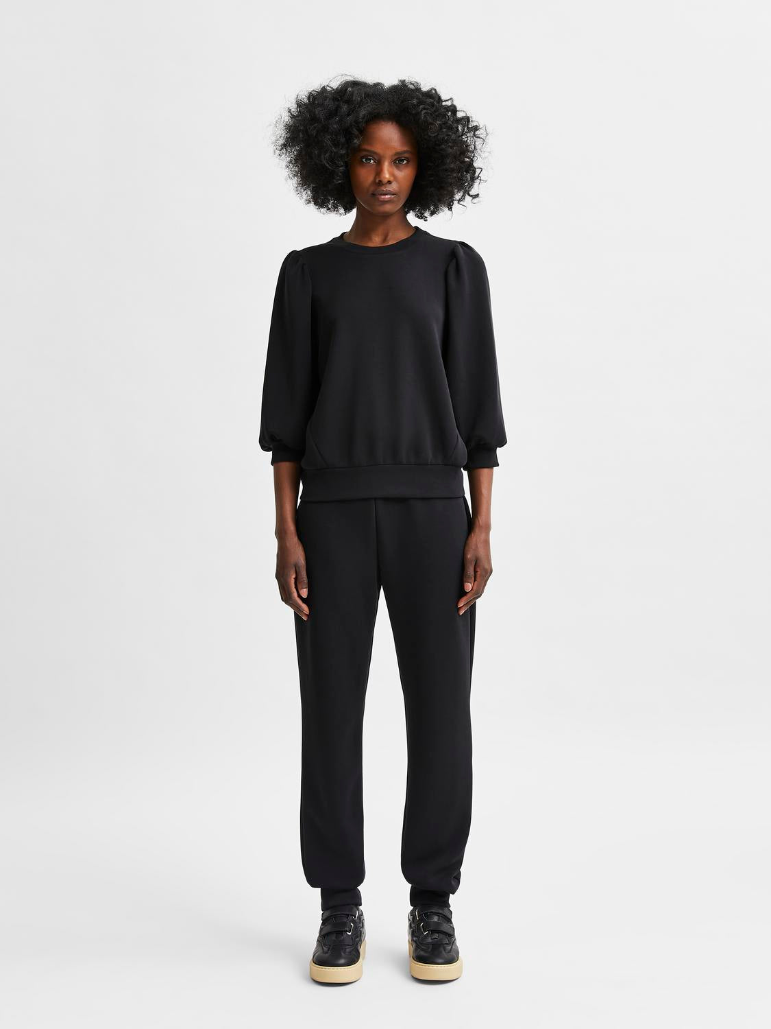 model_shot-front_full